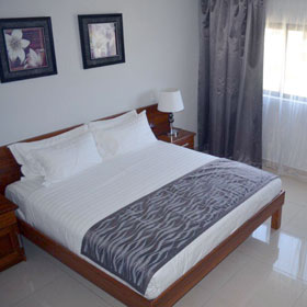 Paddy's Hotel & Apartments 