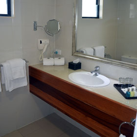 Paddy's Hotel & Apartments 